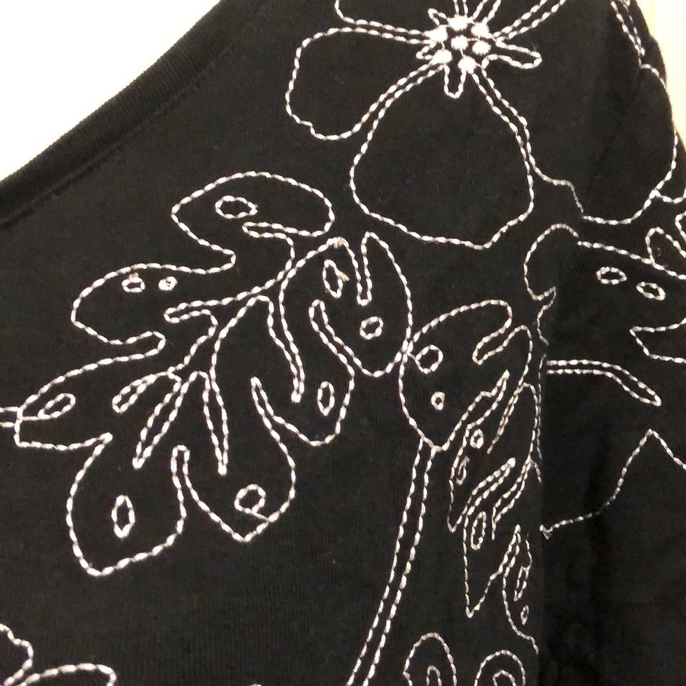 Crofts and Barrow Embroidered Tee - Picture 5 of 6